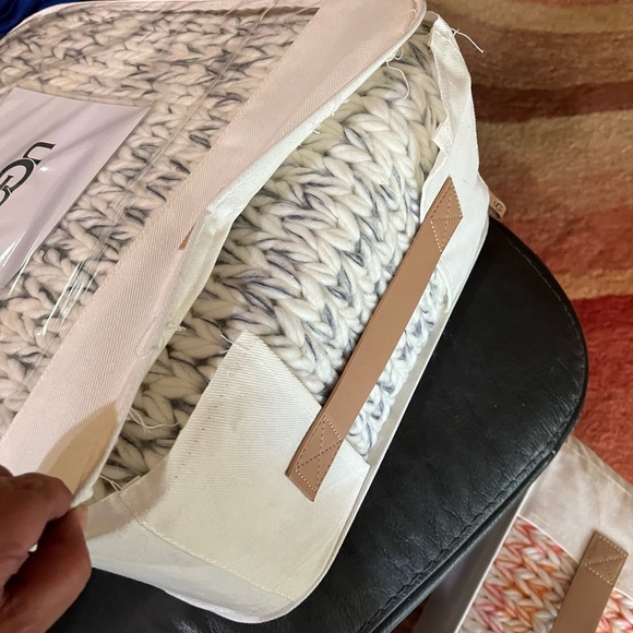 New! UGG ELOISE KNIT THROW 50 X 70 in DENIM color - Picture 6 of 7